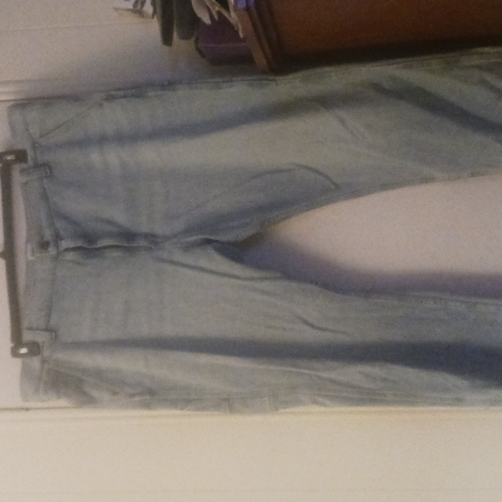 Lee Men's Relaxed Fit Light Blue Jeans